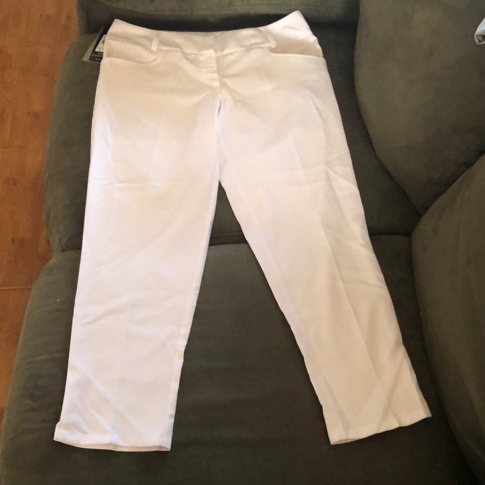 Golf ankle pants. Gray and white.